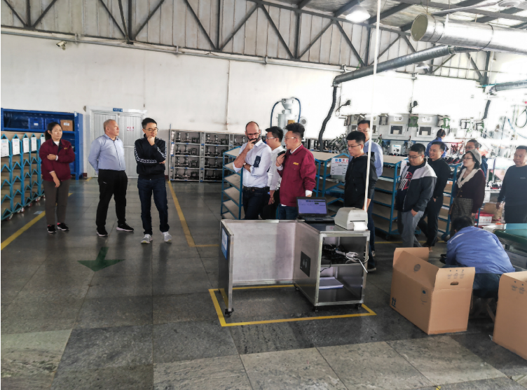 在潤達工廠，千里行集團董事長任欽武與上海分公司負(fù)責(zé)人Wilson向迪卡儂團隊全面介紹了千里行集團的發(fā)展歷程及未來方向。隨后集團分管人力資源的副總Boris分享了Human項目，展示了集團以人為本的發(fā)展理念。以及千里行在自主化管理取得的相關(guān)成績，其中SSE/HRP/QA都已取得迪卡儂自主化管理認(rèn)證，提高了企業(yè)內(nèi)部的管理水平，與迪卡儂的發(fā)展理念更加契合。